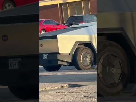 I’m so confused with this cyber truck @ElonMusk-FanZone come here😩😩😳😳 #trending #elonmusk