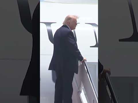 WATCH: Trump boards Air Force One as he makes his way to Wisconsin